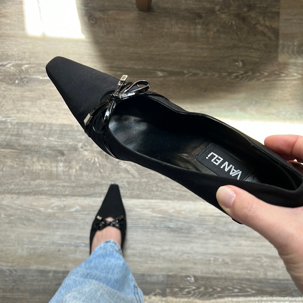 Pointed Kitten heel